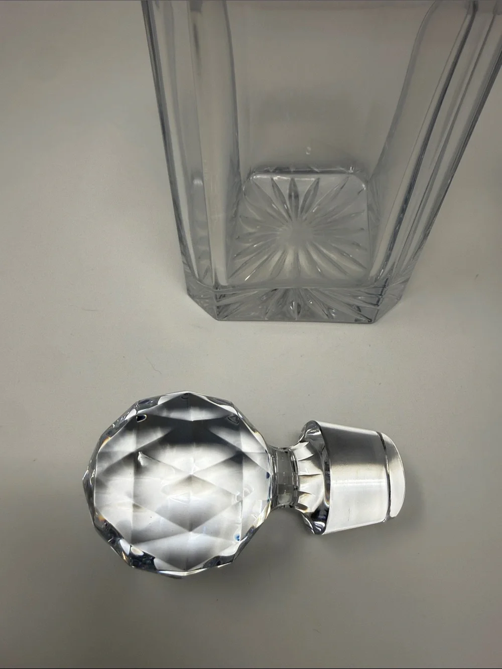 Clear Glass Decanter with Faceted Stopper
